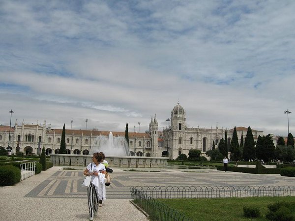 Monasterio-de-los-Jeronimos (01).JPG