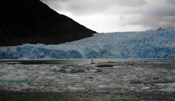 embarcaciones-en-glaciar-San-Rafael (01).jpg