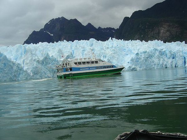 embarcaciones-en-glaciar-San-Rafael (03).JPG