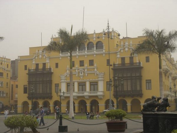 Lima-Plaza-de-Armas (02).jpg