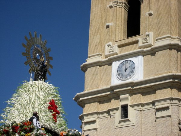 Ofrenda-Flores-Virgen-del-Pilar (09).JPG