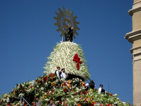 Ofrenda-Flores-Virgen-del-Pilar (10).JPG