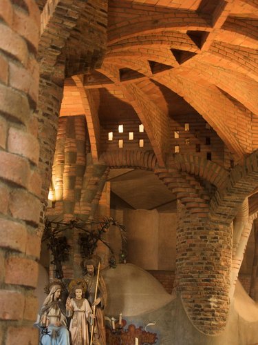 Cripta-Guell-Interior (30).jpg