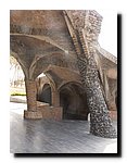 Cripta-Guell-Portico (42).jpg