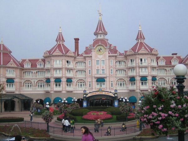 Disneyland-Hotel (01).jpg