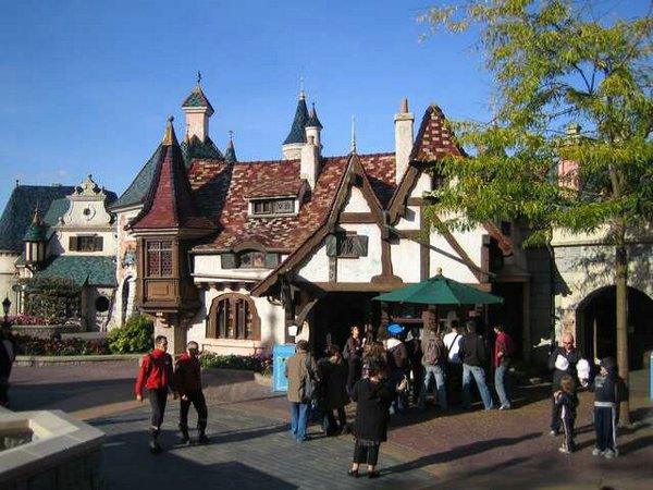 Fantasyland (14).jpg