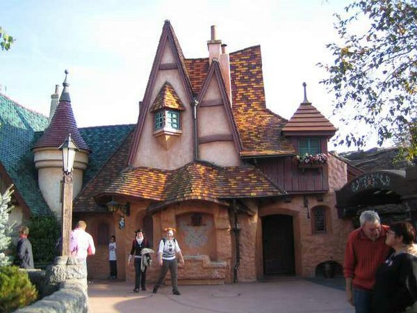 Fantasyland (21).jpg