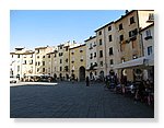 Piazza-Anfiteatro-romano-Lucca (05).JPG