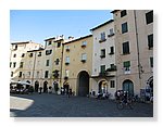 Piazza-Anfiteatro-romano-Lucca (09).JPG