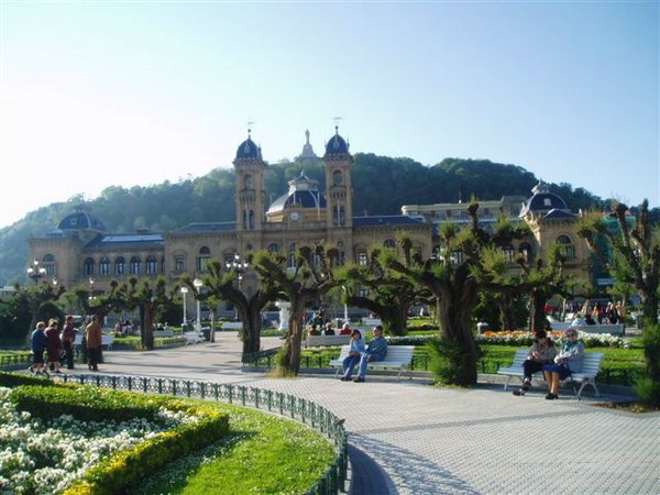 http://fotos.euroresidentes.com/fotos/san_sebastian/images/san_sebastian%20(12).JPG