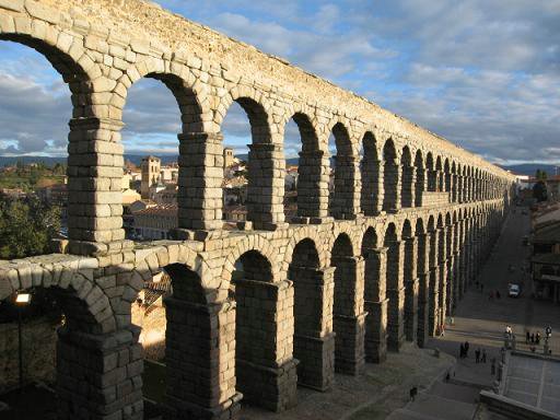 http://fotos.euroresidentes.com/fotos/segovia/acueducto-de-segovia/images/acueducto-de-segovia%20%2809%29.jpg