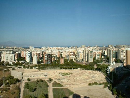 Vista_desde_piso_ciudad_romana_lucentum.jpg