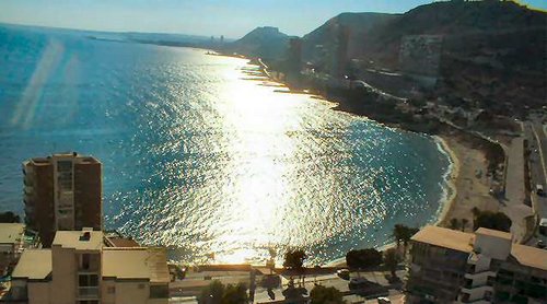 Vista_desde_salon_Playa_Castillo_Alicante.jpg