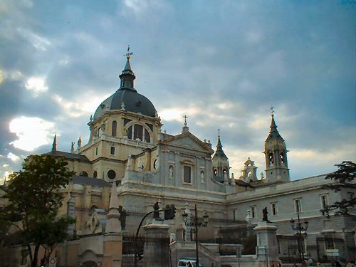 Madrid_Catedral_Almudena.jpg