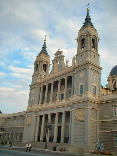 Madrid_Catedral_Almudena_3.jpg