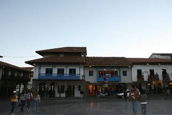 Plaza-de-Armas-Cuzco (01).jpg