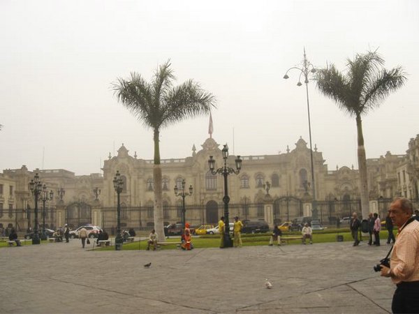 Lima-Plaza-de-Armas (03).jpg