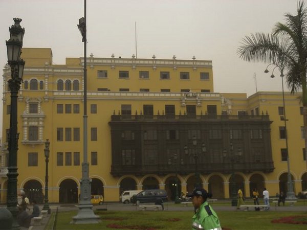 Lima-Plaza-de-Armas (05).jpg
