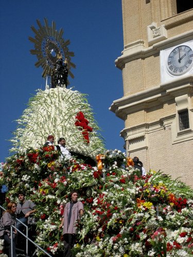 Ofrenda-Flores-Virgen-del-Pilar (08).JPG