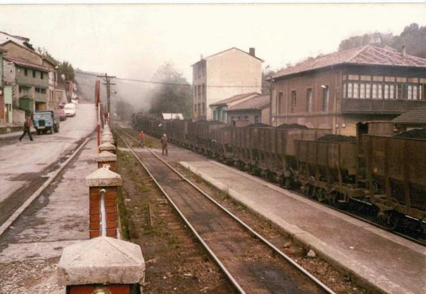 Tuilla-1982-tren-con-carbon.jpg