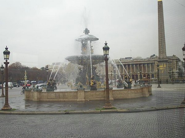 Plaza-de-la-concordia-Paris.JPG