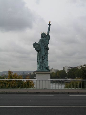 Estatua-Libertad-Paris (00).jpg