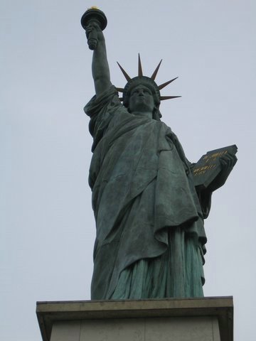 Estatua-Libertad-Paris (02).jpg