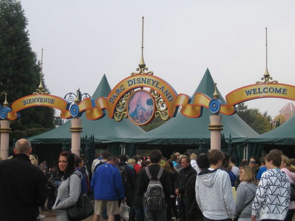 Entrada-Disneyland-Park (00).jpg
