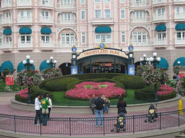 Disneyland-Hotel (02).jpg
