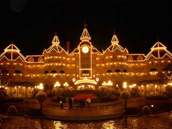 Disneyland-Hotel (07).jpg