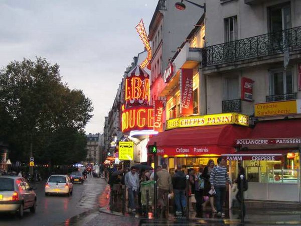 Moulin-Rouge-Paris (08).jpg