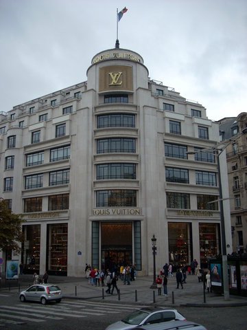 Louis-Vuitton-Paris.jpg