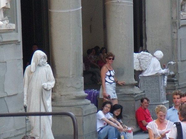 Estatuas-Plaza-de-la-Senoria (01).JPG