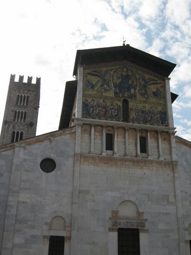 Basilica-San-Frediano (01).JPG