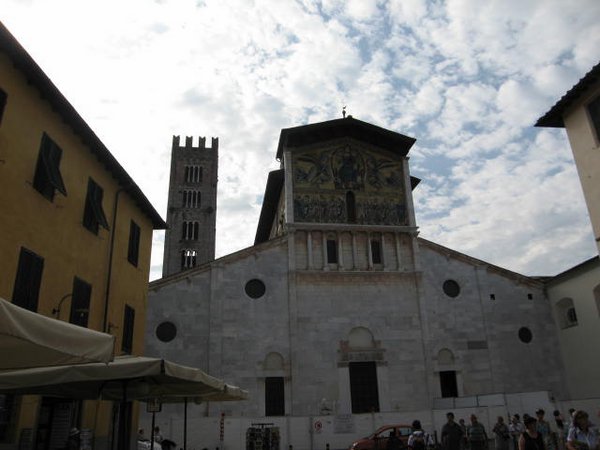 Basilica-San-Frediano (04).JPG