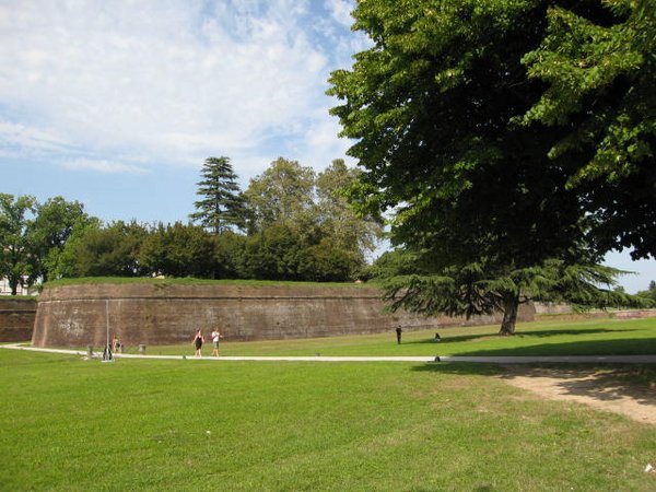 Muralla-Lucca (04).JPG