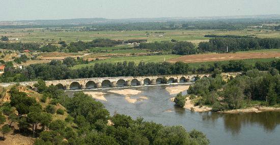 Pte-romano-rio-Duero.jpg